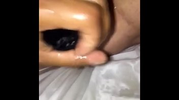 Барменша зарабатывает чаевые заросшей лобковыми волосами вагиной